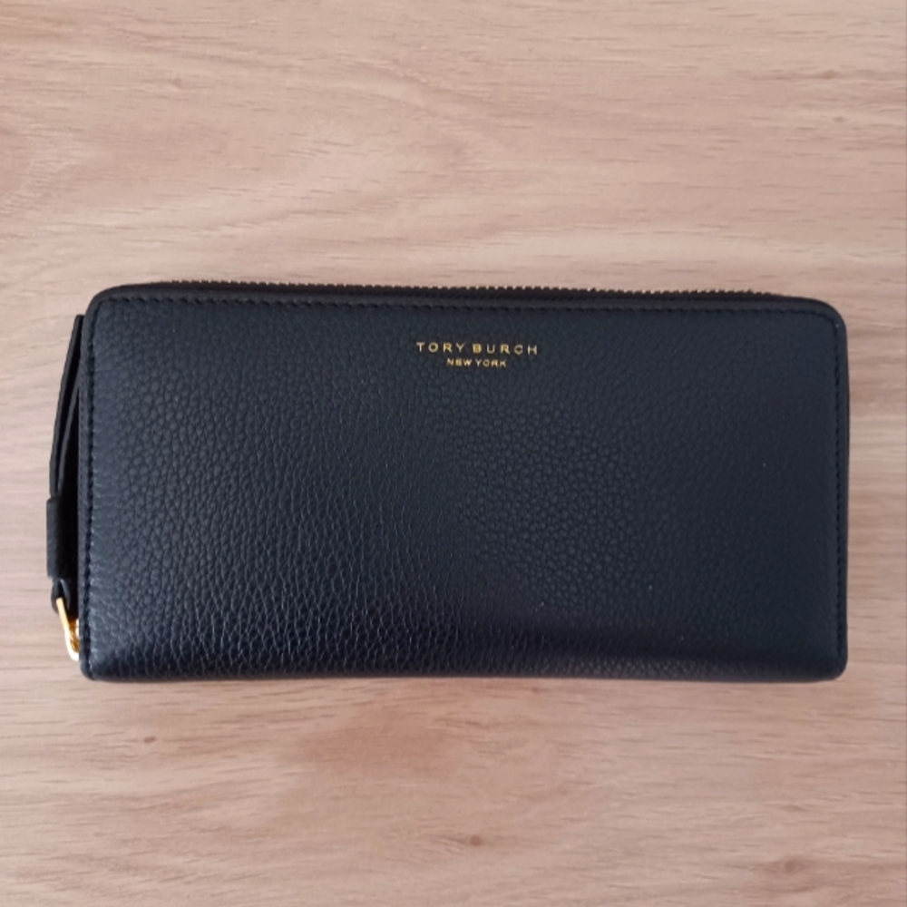 Tory Burch continental wallet—- reposhing I have not used it but it’s beautful
